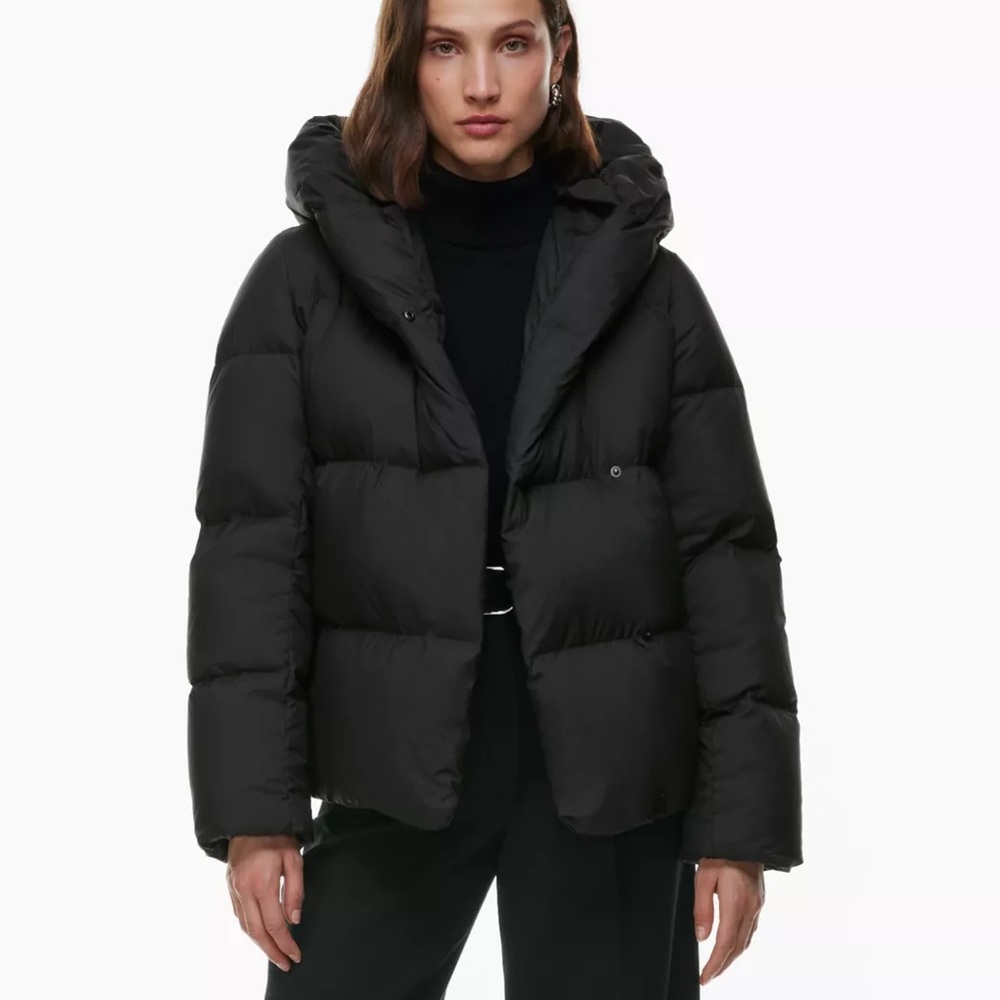 NWT Aritzia duvet puffer short BLK size S/P